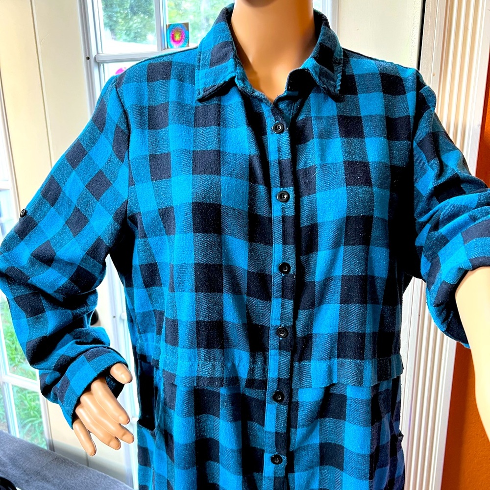 XL Blue/Black Flannel Tunic. Super soft, has pockets. Button Sleeves. Botton up